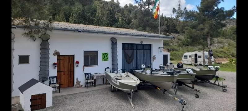 R U Ready Fishing, River Ebro Mequinenza Exterior photo